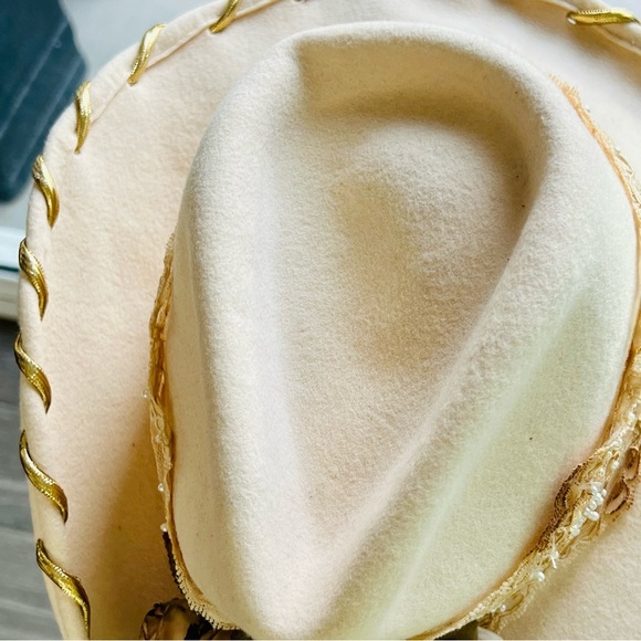 Hooray Henri Wool Cream Off White Floral Ladies Hat - Picture 4 of 16